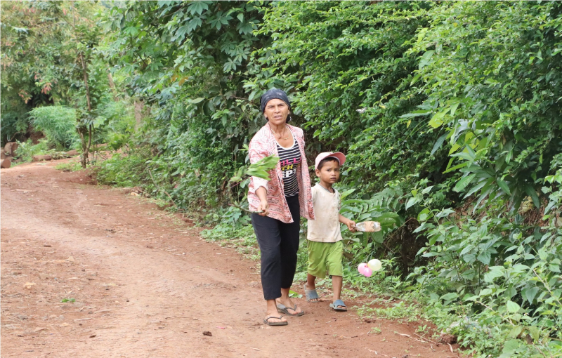 Tranh thủ chủ nhật, Công an đẩy mạnh tuyên truyền trong vùng dân tộc thiểu số -0