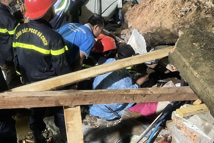 Sập taluy đè lên cả gia đình đang ngủ, 1 người tử vong -0