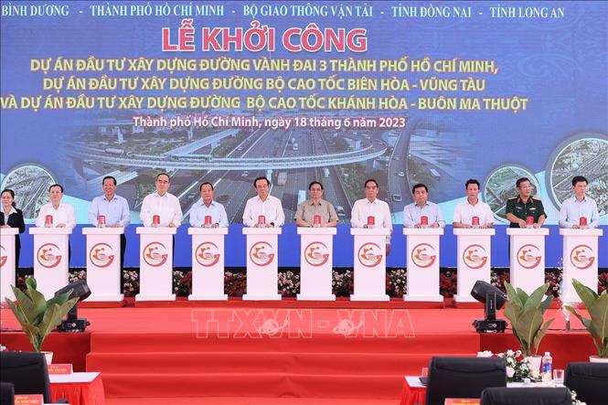 Thủ tướng Phạm Minh Chính tuyên bố khởi công 3 dự án trọng điểm ngành GTVT -0