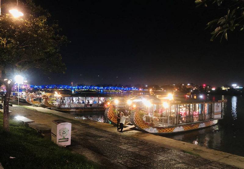 Ca Huế giữa dòng Hương -0