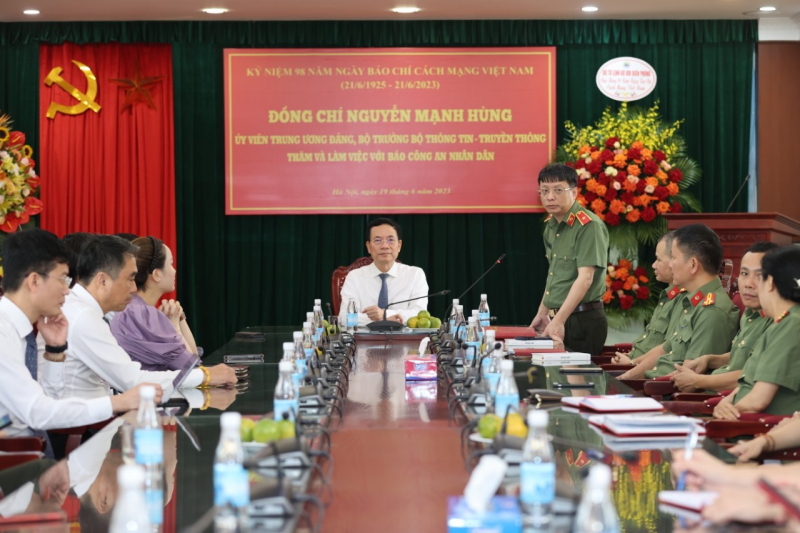 Bộ trưởng Bộ Thông tin và Truyền thông chúc mừng Báo CAND nhân kỷ niệm 98 năm Ngày Báo chí Cách mạng Việt Nam -0