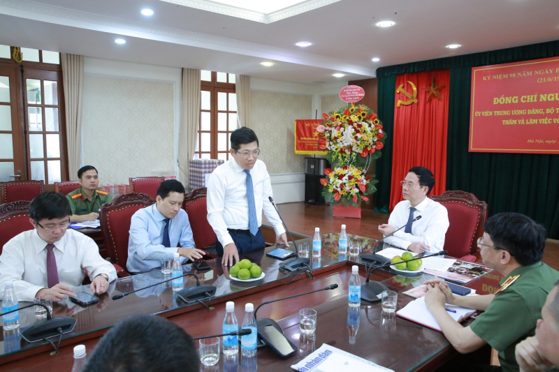 Bộ trưởng Bộ Thông tin và Truyền thông chúc mừng Báo CAND nhân kỷ niệm 98 năm Ngày Báo chí Cách mạng Việt Nam -0