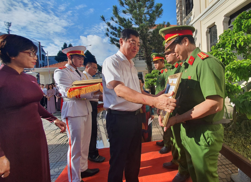 Vũng Tàu khen thưởng tập thể, cá nhân triệt phá đường dây mua bán ma túy -0