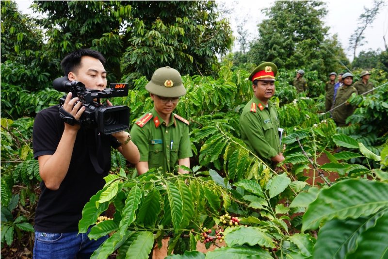 Chuyện về những người làm báo mang sắc phục Công an -0