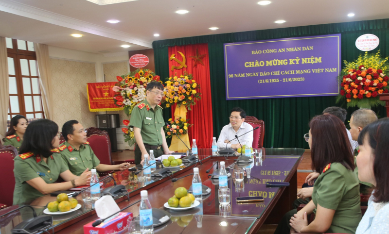 Lãnh đạo các ban, bộ, ngành thăm, chúc mừng Báo CAND nhân Ngày Báo chí Cách mạng Việt Nam -0