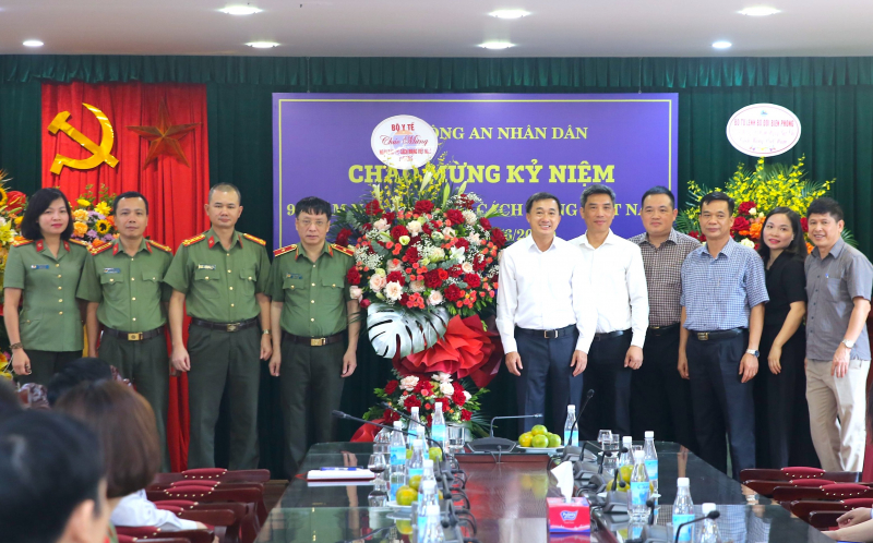 Lãnh đạo các ban, bộ, ngành thăm, chúc mừng Báo CAND nhân Ngày Báo chí Cách mạng Việt Nam -0