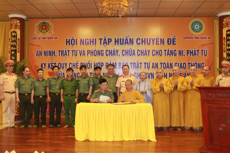 Công an Nghệ An và Giáo hội Phật giáo Việt Nam tỉnh Nghệ An ký kết quy chế phối hợp đảm bảo trật tự an toàn giao thông -0