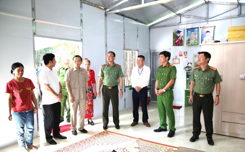 Công an tỉnh Nghệ An: Bàn giao nhà điều trị Trạm Y tế xã Mường Ải, huyện Kỳ Sơn -0