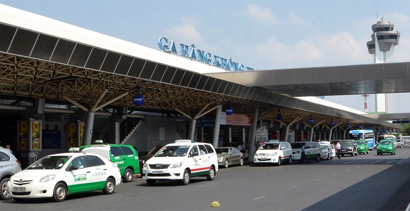 Từ 22/6: Tạm dừng hoạt động 2 đơn vị taxi hét giá cước tại sân bay Tân Sơn Nhất  -0