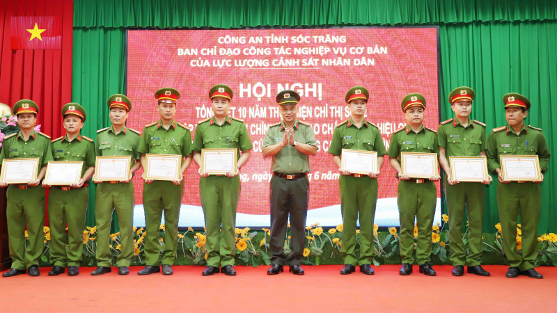 Nhiều tập thể, cá nhân được khen thưởng trong thực hiện công tác nghiệp vụ cơ bản  -0