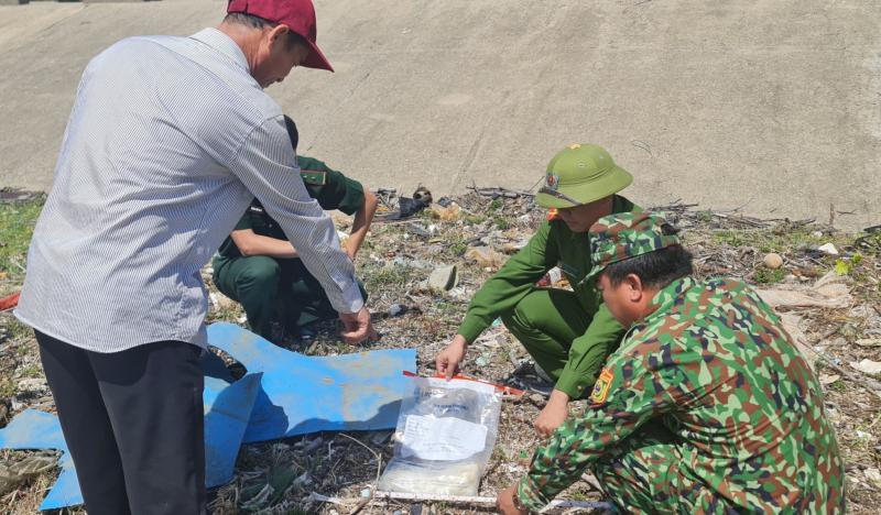 Ma túy đá lại dạt vào bờ biển Quảng Trị -0