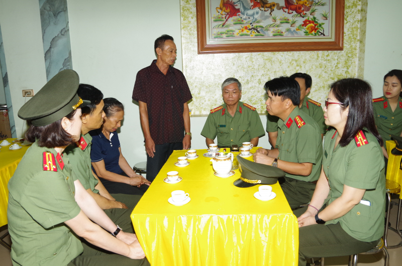 z4457766700826_4e34201445842c34a633e818c8b6ffa2.jpg -0