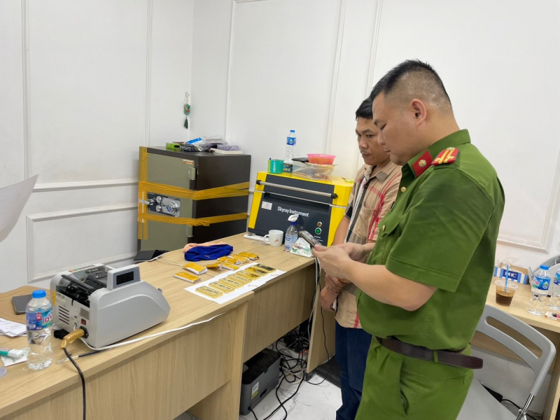 Những hình ảnh mới nhất trong vụ bắt giữ trùm buôn lậu 3 tấn vàng từ Lào về Việt Nam -0