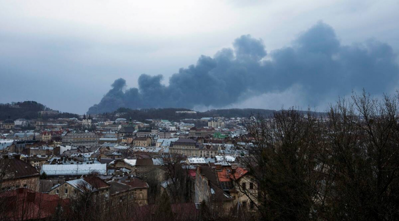 Nga tập kích sân bay quân sự, kho tên lửa Storm Shadow của Ukraine -0