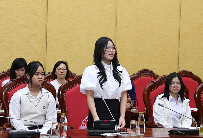 Luôn dành tình cảm tốt đẹp nhất cho con em, gia đình thương binh, liệt sĩ -0