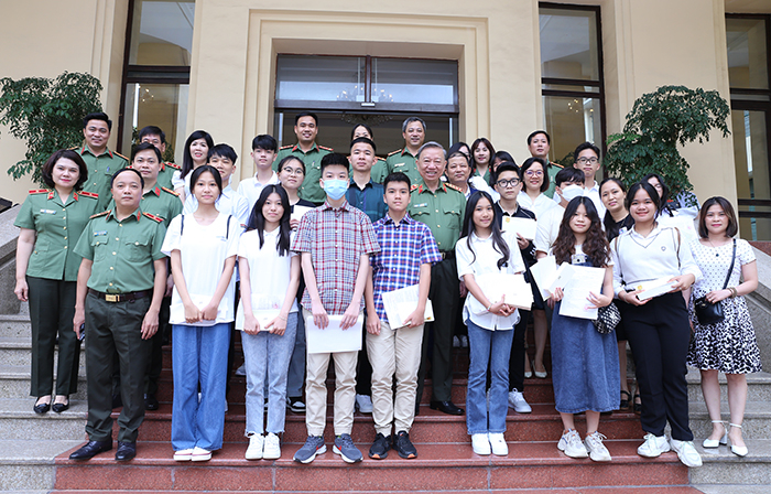 Luôn dành tình cảm tốt đẹp nhất cho con em, gia đình thương binh, liệt sĩ -0