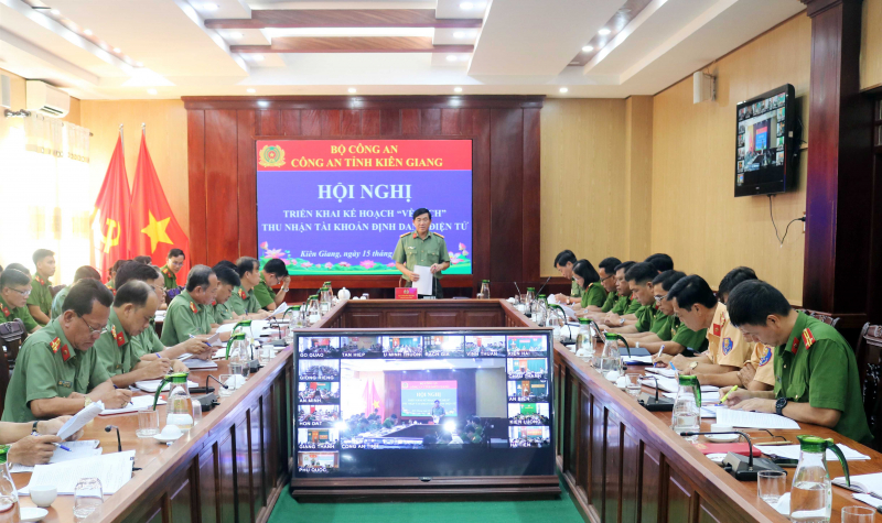 “Vượt nắng, thắng mưa” phủ xanh kích hoạt tài khoản định danh điện tử -0