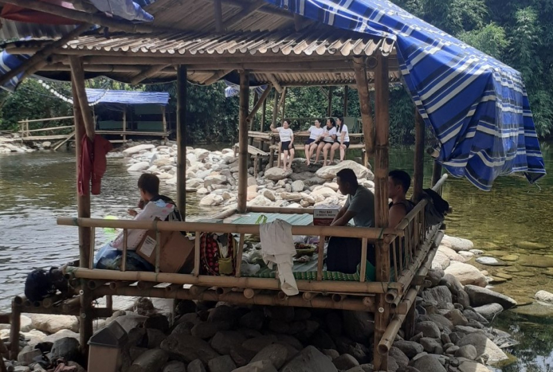 Bị xử phạt vẫn ngang nhiên chặn suối A Lin làm điểm du lịch trái phép -0