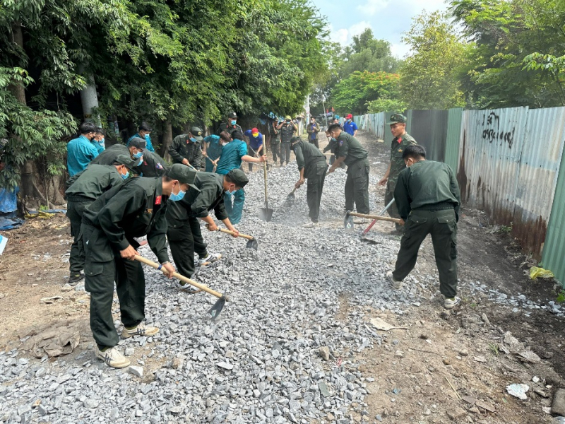 Hoạt động thiết thực trong buổi lễ ra quân công tác dân vận của tuổi trẻ Công an tỉnh Bình Dương -0
