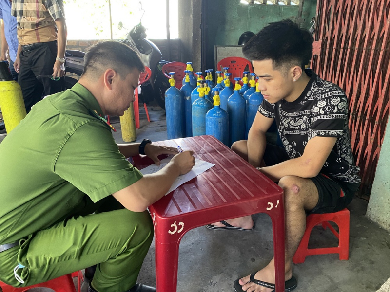 Triệt xóa đường dây mua bán trái phép khí cười ở Thừa Thiên-Huế -0