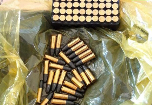 Cụ bà 66 tuổi mua 200 viên đạn về bán kiếm lời -0