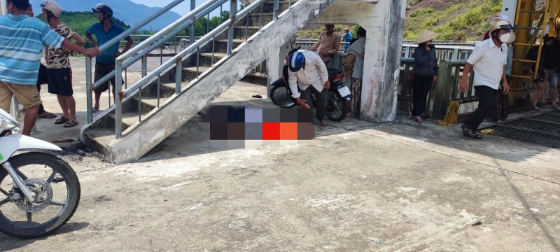 Phát hiện thi thể nam thanh niên ở đập tràn hồ Thủy Yên -0