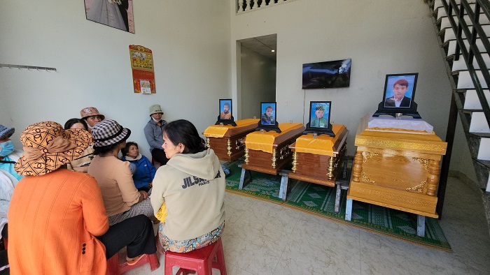 Khẩn trương điều tra, làm rõ nguyên nhân 4 cha con tử vong -0