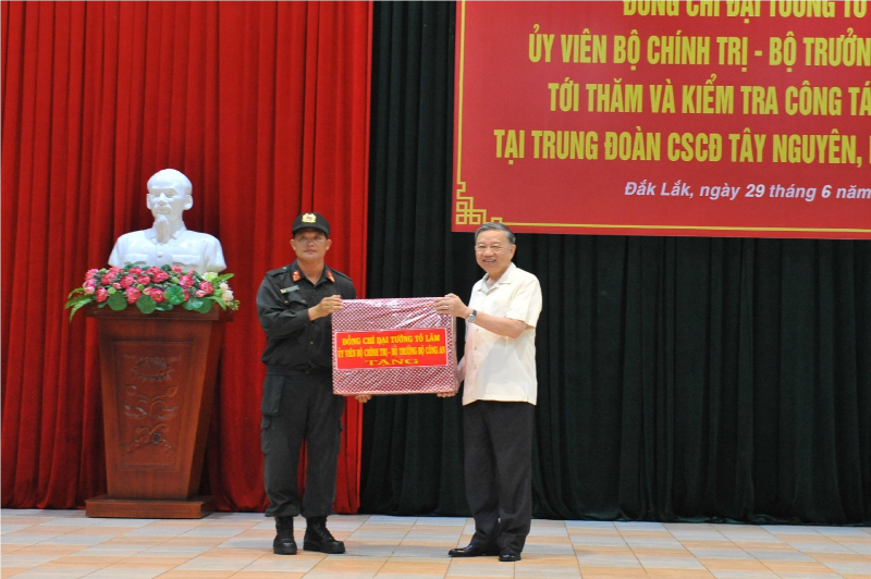 Bộ trưởng Tô Lâm làm việc với Ban thường vụ Tỉnh uỷ Đắk Lắk -0