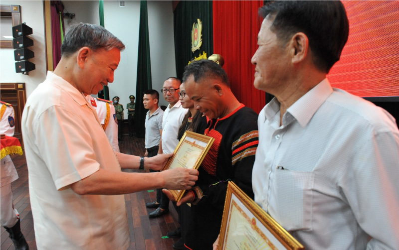 Bộ trưởng Tô Lâm làm việc với Ban thường vụ Tỉnh uỷ Đắk Lắk -0