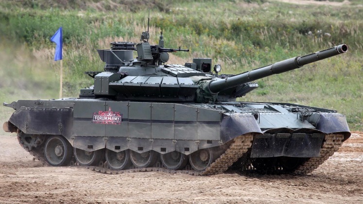 Xe tăng Nga hạ thiết giáp Mỹ ở Ukraine từ khoảng cách 9,5km -0