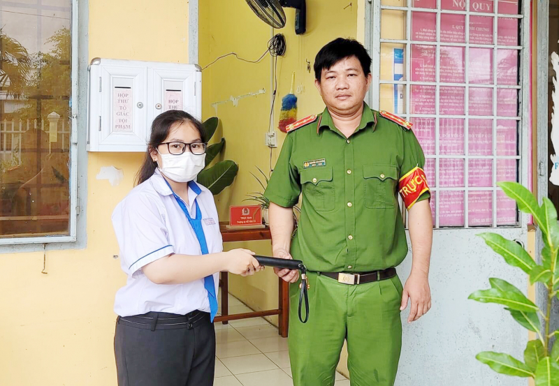 Thí sinh đi thi tốt nghiệp nhặt được của rơi trả lại người mất -0