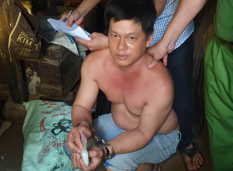 Bắt quả tang đối tượng bán 