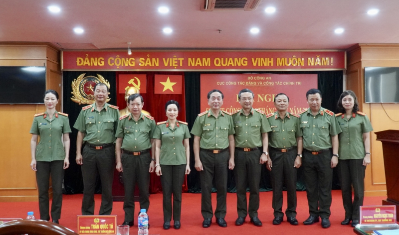 Nâng cao hiệu quả công tác chính trị, công tác quần chúng trong CAND -0