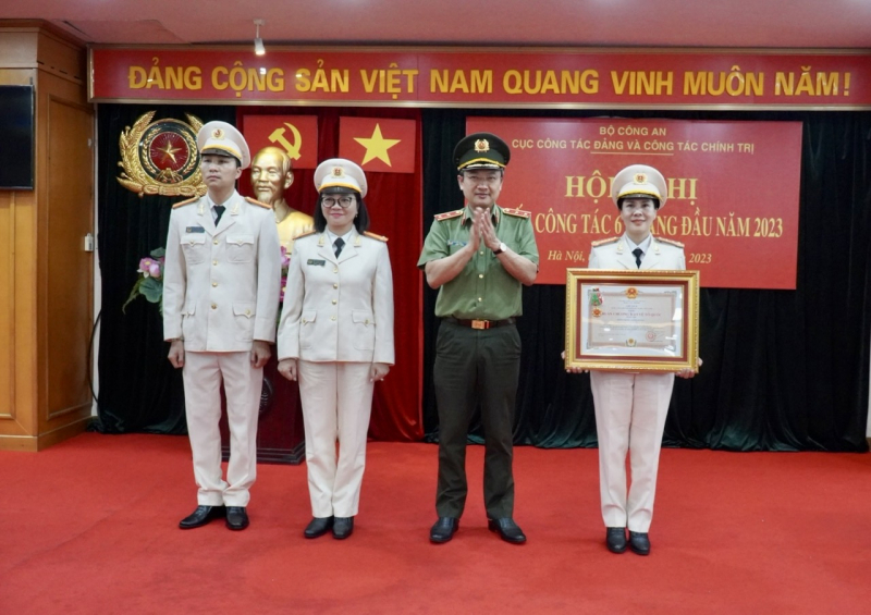 Nâng cao hiệu quả công tác chính trị, công tác quần chúng trong CAND -0