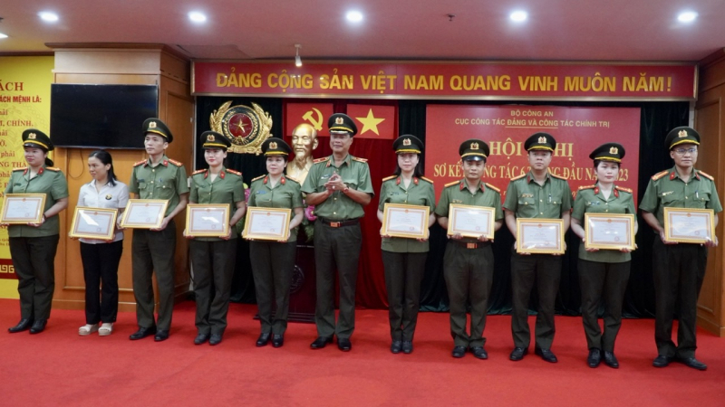 Nâng cao hiệu quả công tác chính trị, công tác quần chúng trong CAND -0