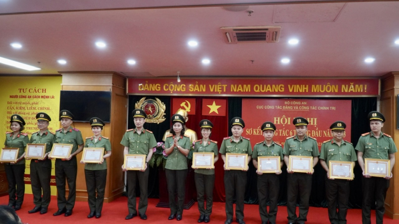 Nâng cao hiệu quả công tác chính trị, công tác quần chúng trong CAND -0