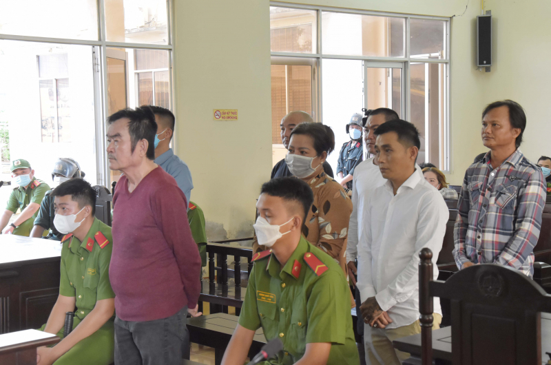 10 năm tù cho trùm giang hồ đâm chủ quán karaoke nguy kịch -0