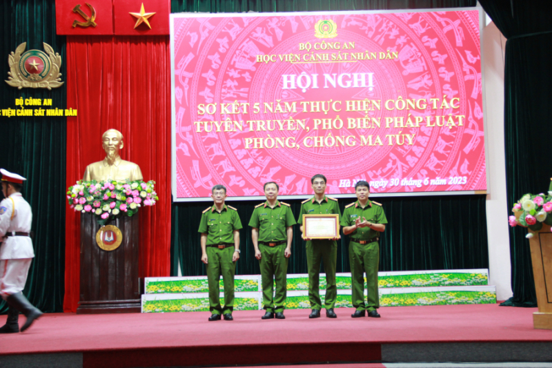 Ngăn chặn ma tuý thẩm lậu vào trường học  -0