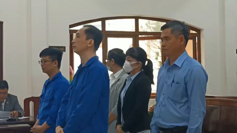 Phó giám đốc Sở Khoa học - Công nghệ bị phạt 2 năm tù  -0