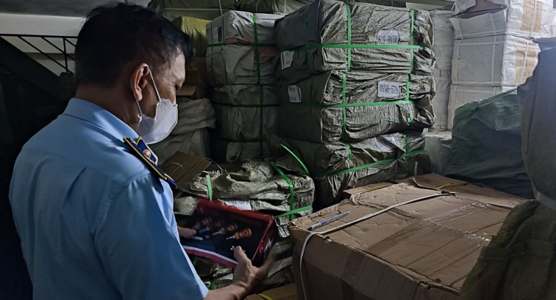 Kiểm tra nhiều điểm kinh doanh, thu giữ số lượng lớn hàng vi phạm hơn 970 triệu đồng -0