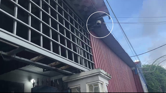 Hàn chặt cửa, lắp camera quanh nhà để bán ma túy -1