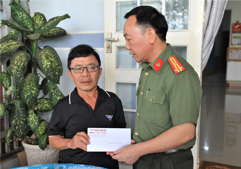 Báo CAND thăm hỏi gia đình các liệt sĩ hy sinh tại Đắk Lắk -0