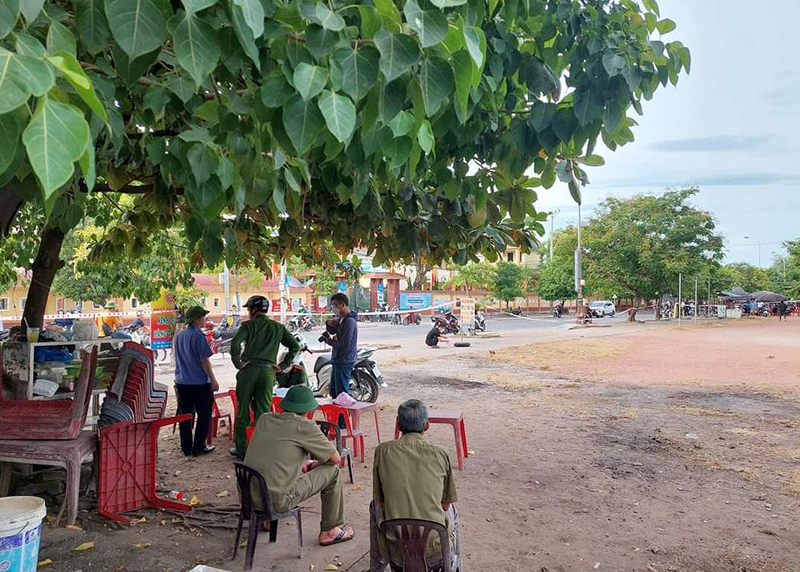 Hàng chục thanh niên dùng hung khí đuổi đánh nhau gây náo loạn đường phố -0