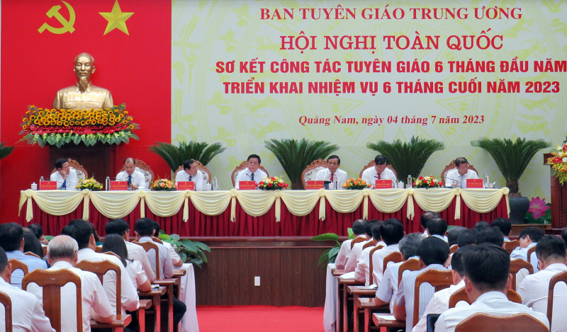 Tăng cường đấu tranh phản bác các quan điểm sai trái, thù địch -0