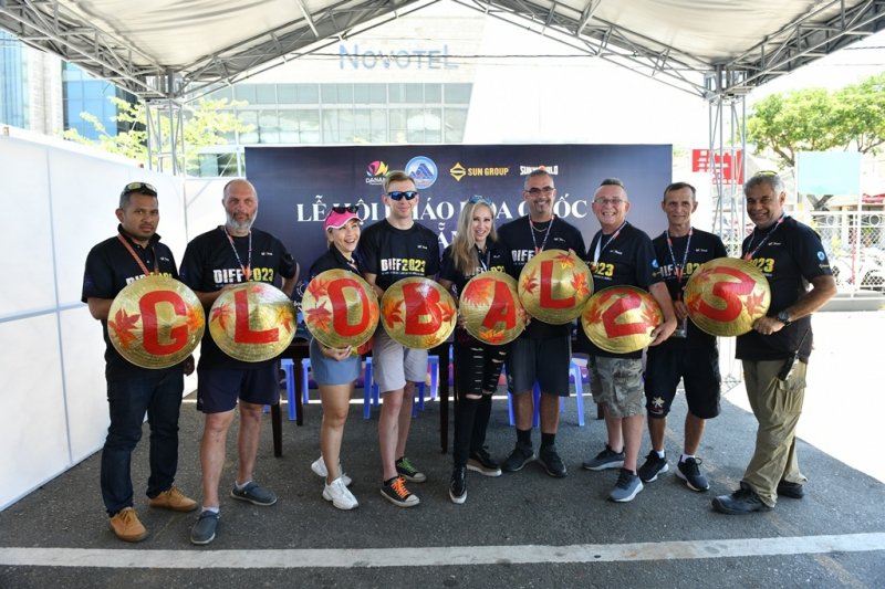 Cận cảnh trận địa pháo sẵng sàng “nóng” trong đêm chung kết Lễ hội pháo hoa quốc tế Đà Nẵng 2023  -0