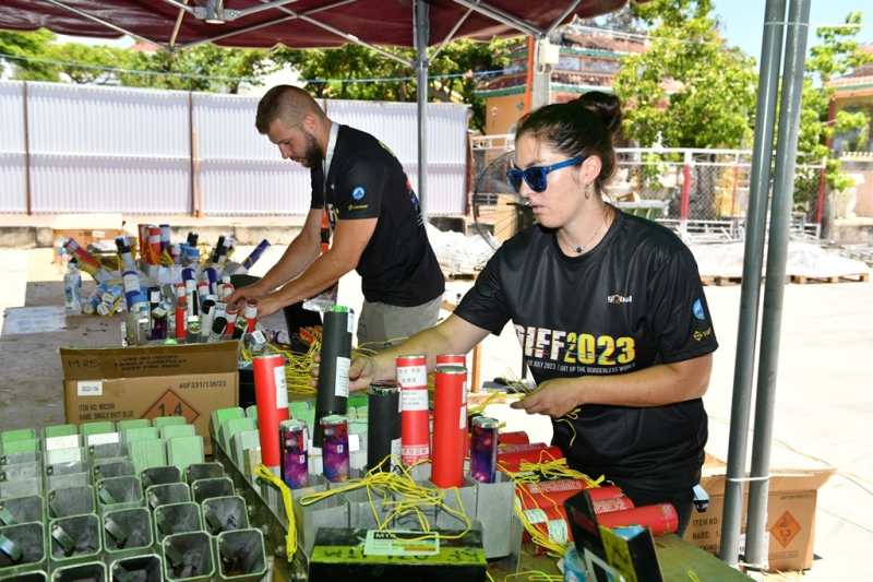 Cận cảnh trận địa pháo sẵng sàng “nóng” trong đêm chung kết Lễ hội pháo hoa quốc tế Đà Nẵng 2023  -7