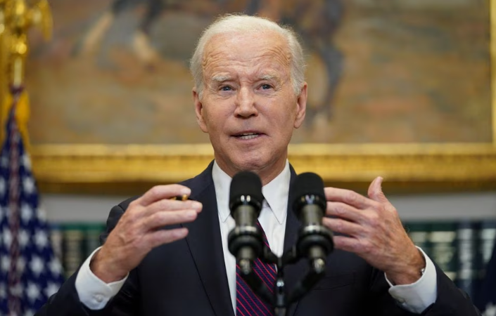 Tổng thống Biden tiếp tục kêu gọi cấm bán các loại vũ khí tấn công -0