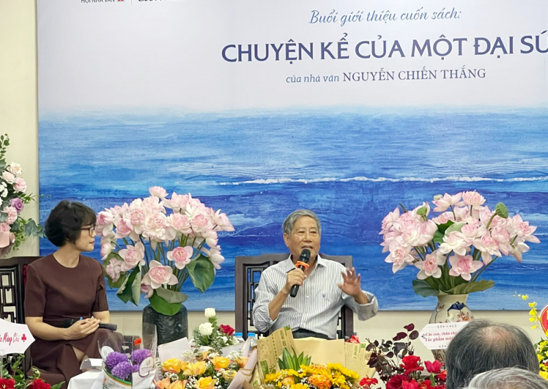 2. ra mắt sách.jpg -0
