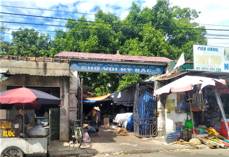 Lập 2 điểm tiếp nhận thông tin nghi vấn vỡ hụi của tiểu thương chợ Voi -0