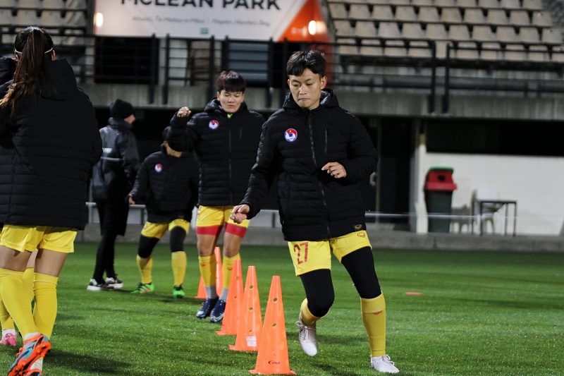 Tuyển nữ Việt Nam luyện tập thế nào dưới thời tiết lạnh tại New Zealand -0